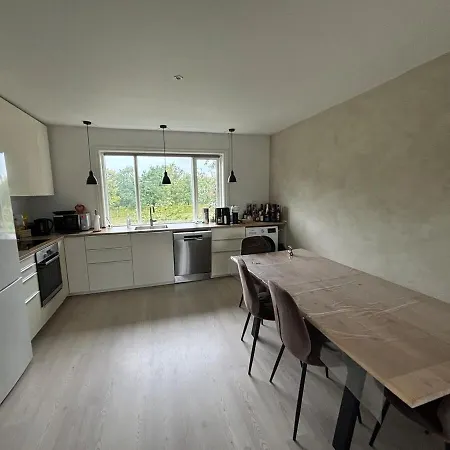 Bright, Well Furnished * Hillerod