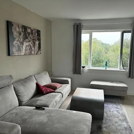 Bright, Well Furnished Apartment Hillerod
